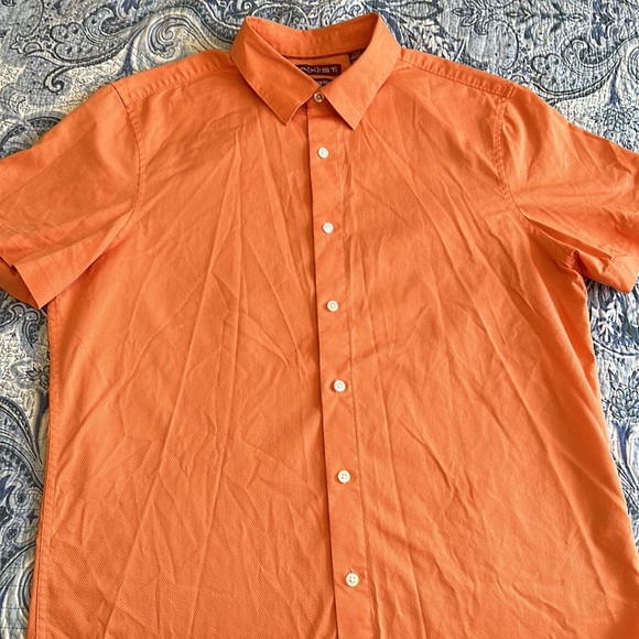 Men’s short sleeved button down - Picture 2 of 4